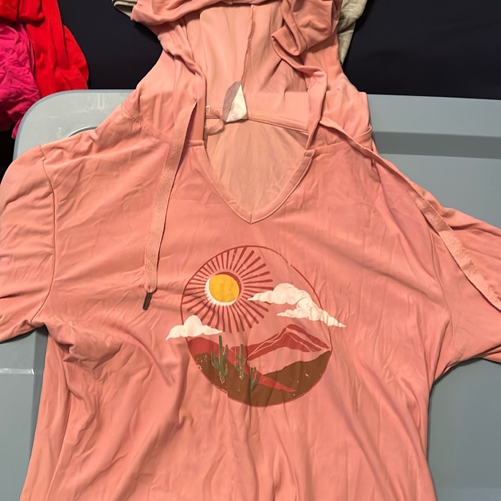 Long sleeve w hoodie size XL